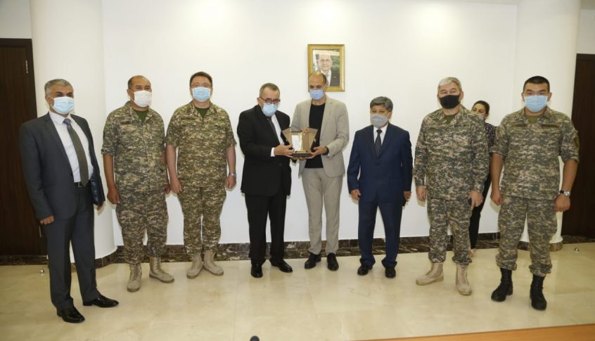 وزير الصحة التقى بعثة طبية كازاخستانية واكبت علاج المصابين بالانفجار