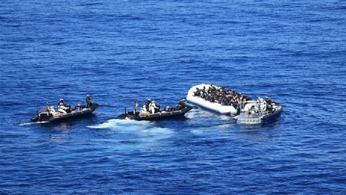 الداخلية البريطانية تطلب من الجيش المساعدة في التصدي لقوارب المهاجرين عبر القنال