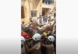 بالفيديو: انتشال أحد متطوعي الدفاع المدني حي من تحت الأنقاض..