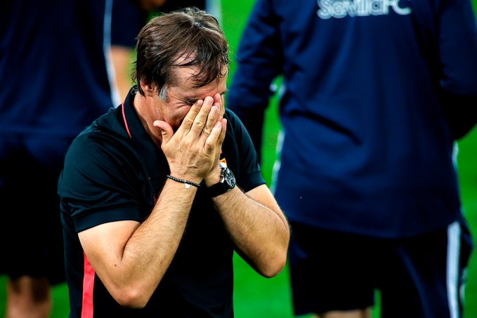 بالفيديو: مدرب نادي إشبيلية يجهش بالبكاء بعد الفوز بالدوري الأوروبي!