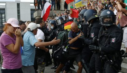 تظاهرات في أوروبا اعتراضا على القيود المتخذة لاحتواء كورونا