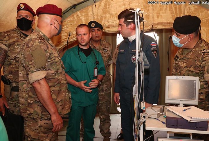 قائد الجيش يتفقّد مستشفيات ميدانية وتوزيع حصص غذائية