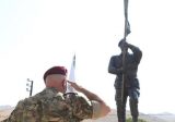 قائد الجيش يدشّن نصباً تذكارياً لشهداء الجيش في رأس العين