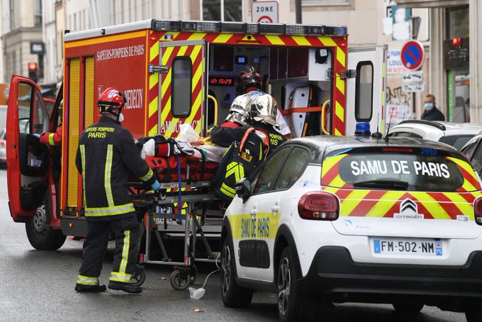 وزير الداخلية الفرنسي: حادث الطعن في باريس قد يكون “عملاً إرهابياً”