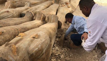 عشرات التوابيت المكتشفة ببئر سقارة الأثري في مصر