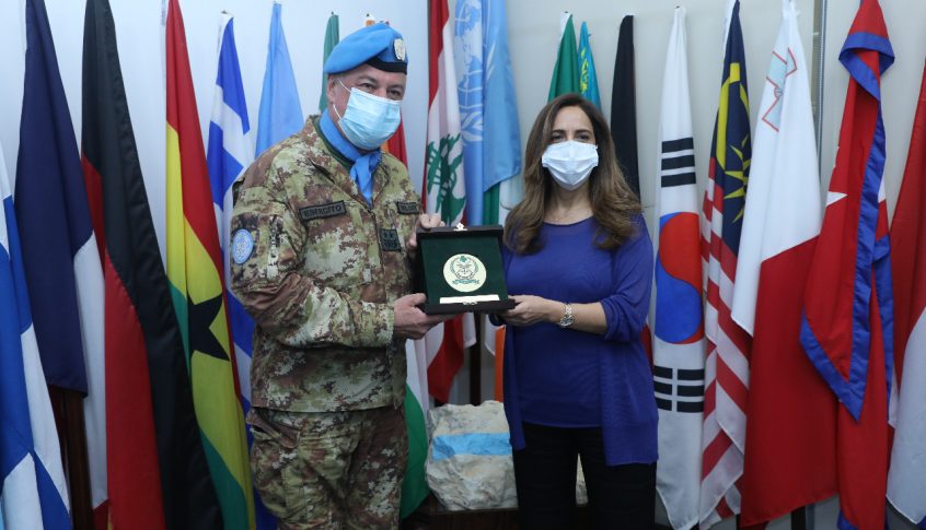 وزيرة الدفاع زينة عكر في زيارة تفقدية الى جنوب لبنان(بالصور)