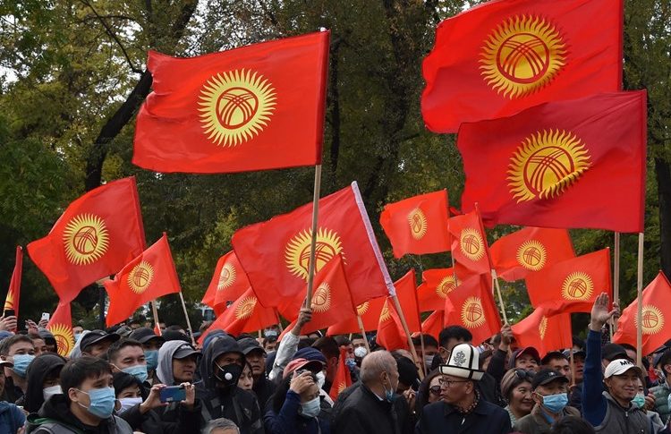 سلطات قرغيزستان تحتجز الرئيس السابق ألمازبيك أتامباييف