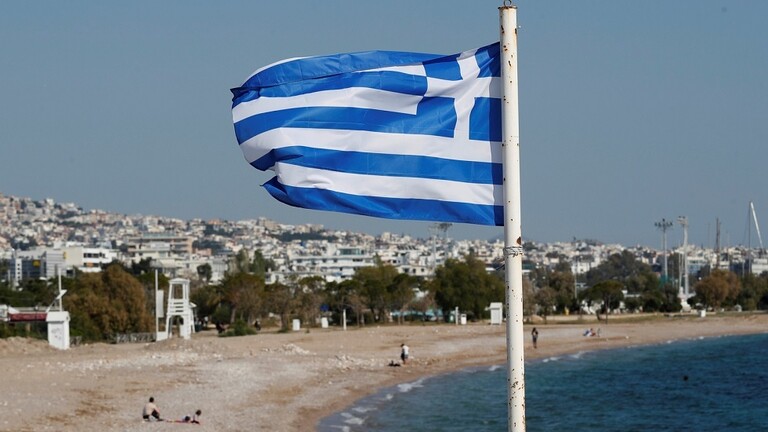 اليونان تقيم حاجزاً حديدياً على حدودها مع تركيا