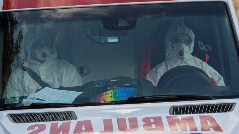 بولندا تحول ملعب كرة قدم إلى مستشفى بعد زيادة الإصابات بكورونا