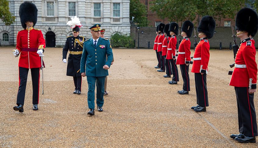 لقاءات قائد الجيش في المملكة المتحدة