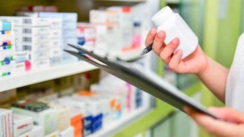 أطباء يحذرون من خطأ شائع في تناول الأدوية!