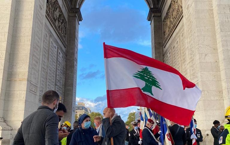 بالصور: سفارة لبنان في باريس تُكرّم شهداء الانفجار