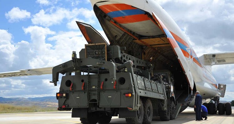 واشنطن تلوح بفرض عقوبات على تركيا بشأن صواريخ إس-400