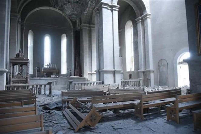حجم الدمار الذي أصاب الكاتدرائية في ناغورنو قره باغ بالفيديو والصور