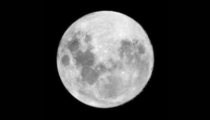 علماء: القمر سلب 60% من الغلاف الجوي للأرض..