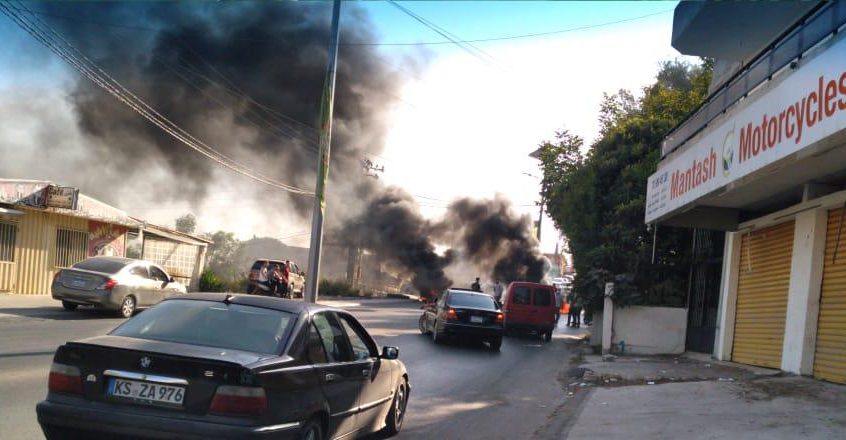 اقفال الطريق امام محطة الكهرباء في الهرمل احتجاجا على انقطاع التيار