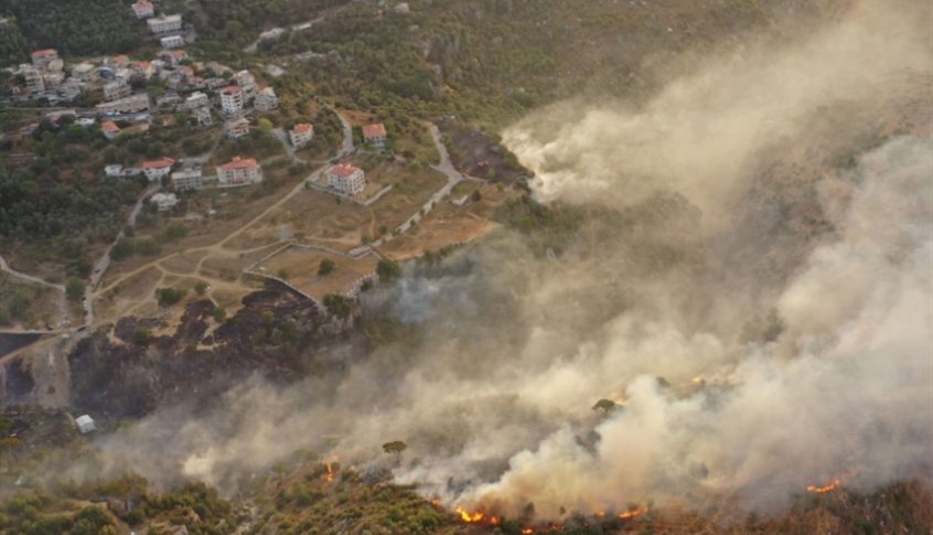 الدفاع المدني يواجه صعوبة لاهماد حريق شب في خراج بلدة الغجر لوجود ألغام