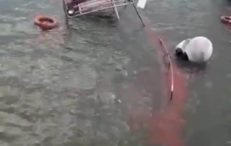 غرق 3 زوارق بميناء الصيادين في البترون