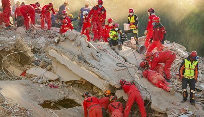 ارتفاع عدد ضحايا زلزال إزمير غربي تركيا إلى 98 قتيلا