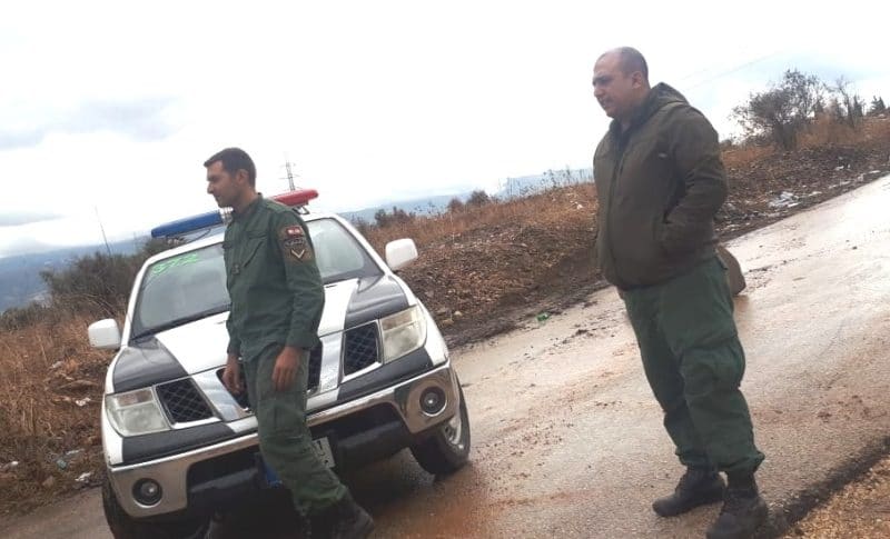 شرطة بلدية طرابلس قطعت طريق وادي هاب بالاتجاهين لازالة الصخور والحجارة التي جرفتها الامطار