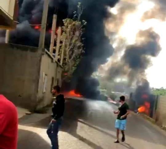 الدفاع المدني سيطر على حريق أنابيب النفط في سهل عكار