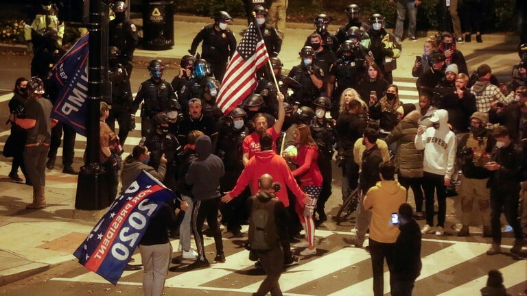 الشرطة الأميركية تقوم بسلسلة اعتقالات وسط احتجاجات “مناصري ترامب”