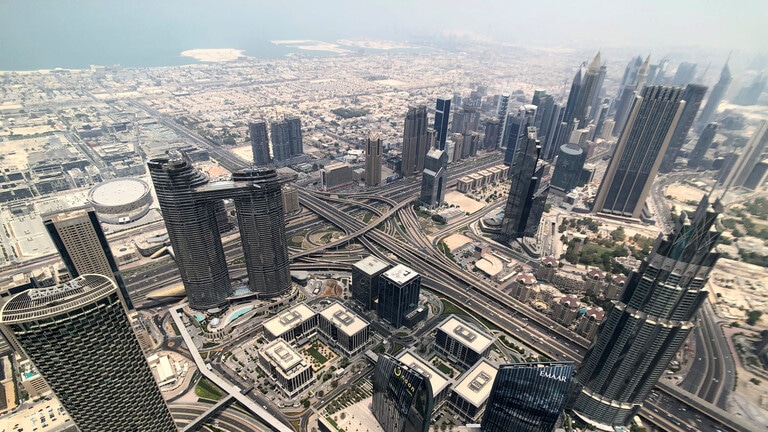 الإمارات تمنح “الإقامة الذهبية” لـ 10 سنوات في بعض المهن