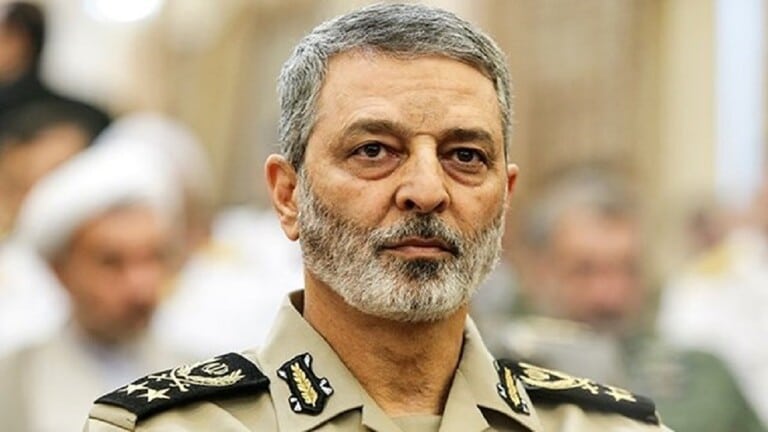 قائد الجيش الإيراني: إيران تحتفظ بحق الانتقام من العدو على اغتيال فخري زادة