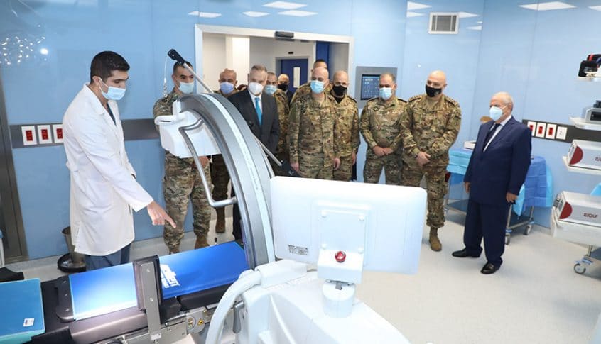 قائد الجيش يفتتح قسم العمليات الجراحية في المستشفى العسكري