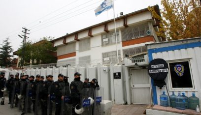 تأهب أمني في السفارات الاسرائيلية عقب اغتيال العالم النووي الإيراني