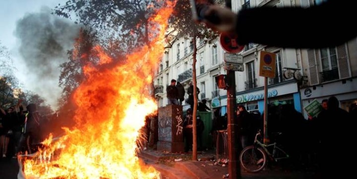 اعتقالات وصدامات بين الشرطة الفرنسية والمحتجين وسط العاصمة الفرنسية (فيديو)