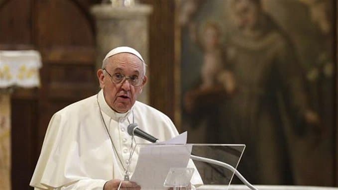البابا: لا لأسلحة المال والسلطة والإعلام