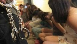 “شبكة دعارة”.. فتيات من سوريا يستقطبنَ الزبائن عبر منصات التواصل الاجتماعي!