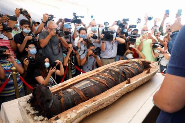 الاثار المصرية تكشف عن 100 تابوت جديد في منطقة سقارة الأثرية
