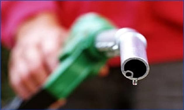 هل يرتفع سعر صفيحة البنزين غداً؟!