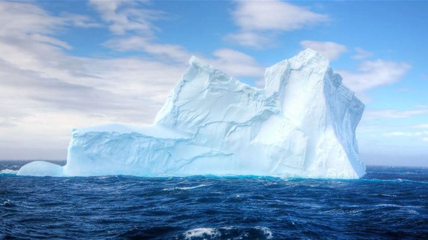العلماء يتحركون لتفادي اصطدام جبل جليدي ضخم بجزيرة بريطانية