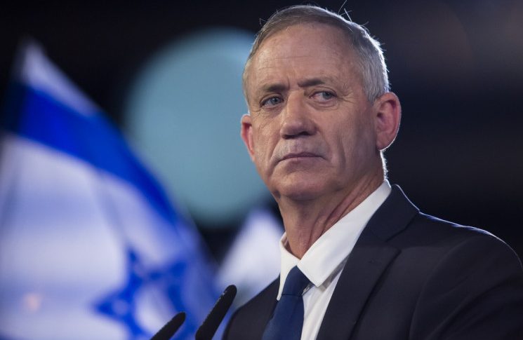 غانتس: “إسرائيل” مستعدة لمهاجمة إيران