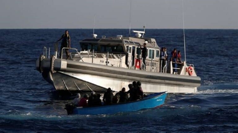 مقتل 8 مهاجرين بغرق قارب قبالة جزيرة كناريا الإسبانية