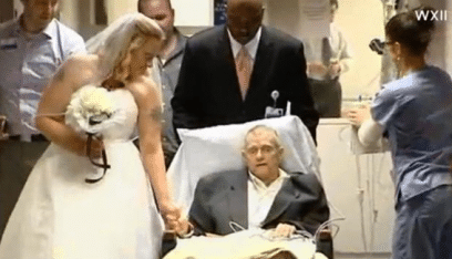 أميركية تقيم زفافها في المستشفى الذي يحتضر فيه والدها