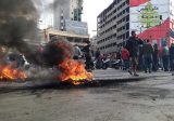 سائقو السيارات العمومية قطعوا مسارب ساحة عبدالحميد كرامي احتجاجاً على عدم توافر مادة المازوت