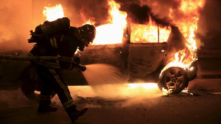رأس السنة في فرنسا.. إحراق نحو 60 سيارة ومقتل شخص!