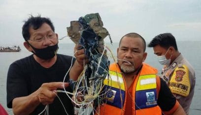 أندونيسيا تعلن تحطم الطائرة المنكوبة بشكل كامل..