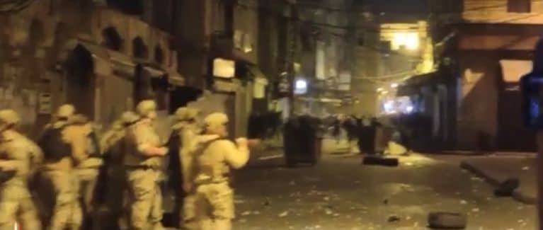 الجيش يطارد المخلين بالامن في الاسواق الداخلية لطرابلس