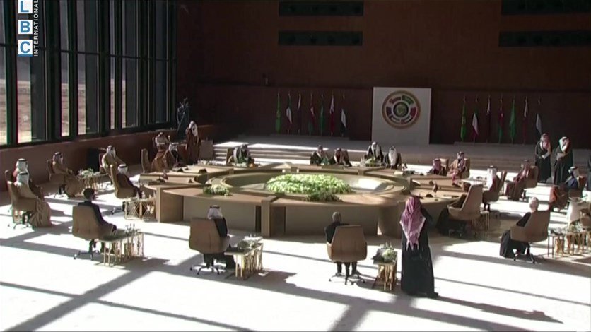 القمة الخليجية تؤكد في بيان التضامن والاستقرار