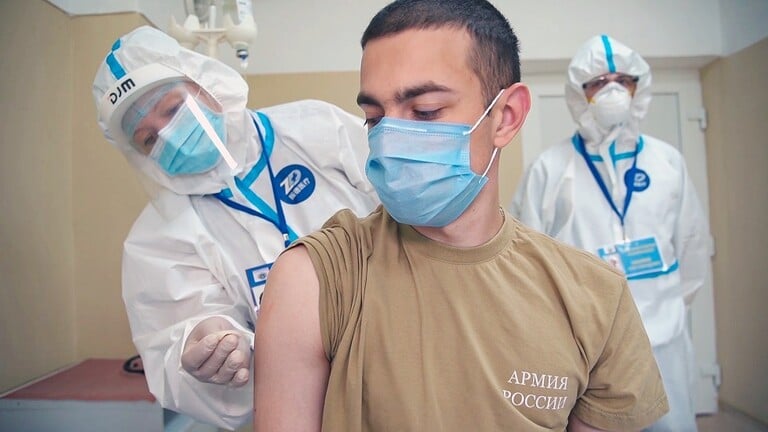 انطلاق عملية التطعيم الجماعي ضد كورونا في روسيا