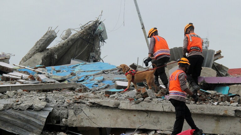 إندونيسيا.. ارتفاع عدد قتلى زلزال سولاويسي إلى 81