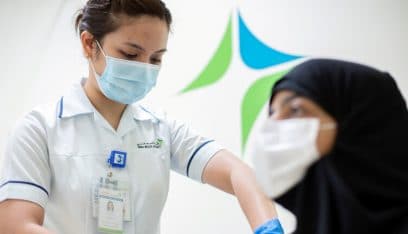 دبي تبدأ التطعيم بلقاح “سينوفارم” الصيني ضد كورونا