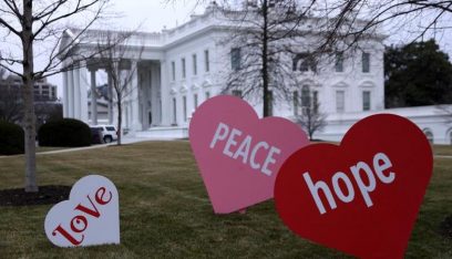 بالفيديو والصور.. “قلوب عملاقة” تحتل البيت الأبيض!