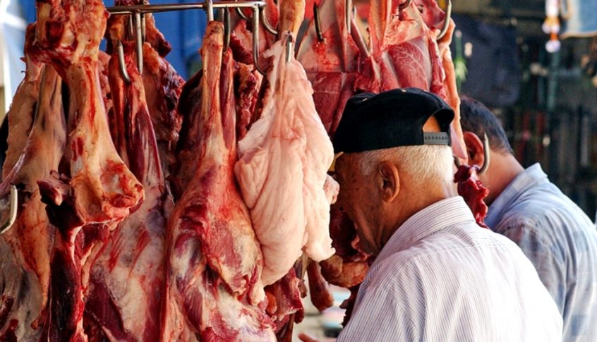 سعر كيلو العجل إلى 70 ألف ليرة: «زعل» تاجر «يقطع» اللحوم! (رجانا حمية-الاخبار)
