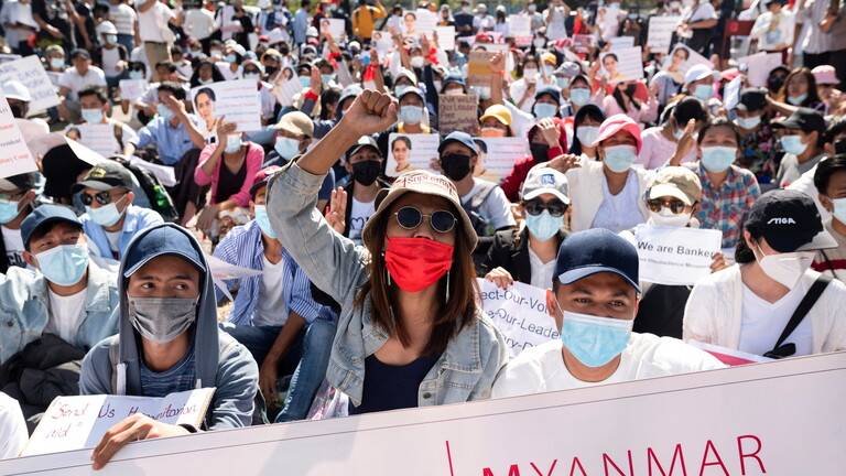 مقتل امرأة خلال تفريق مظاهرة في ميانمار